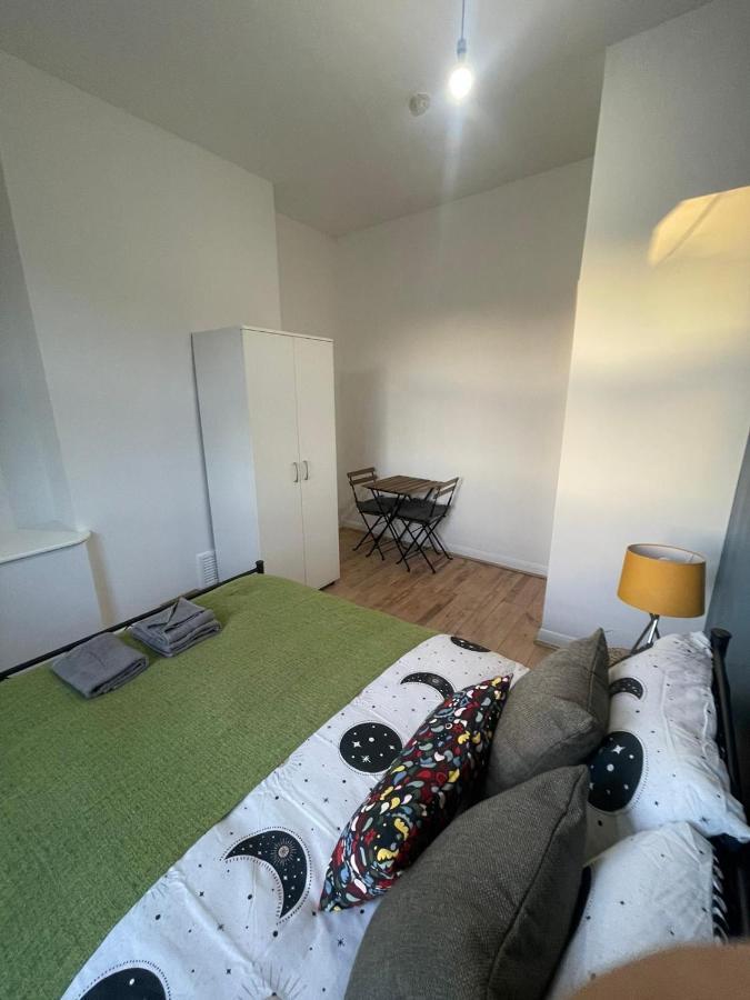 Contemporary Private Rooms Near Central 런던 외부 사진