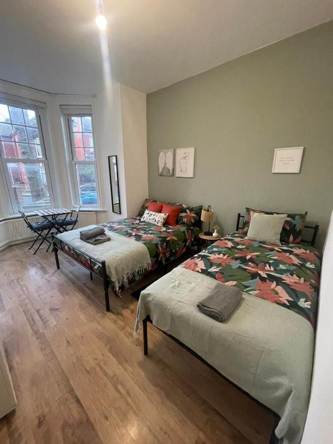 Contemporary Private Rooms Near Central 런던 외부 사진