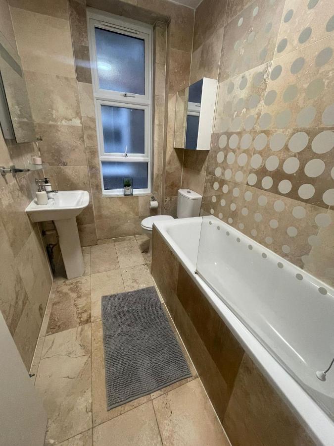 Contemporary Private Rooms Near Central 런던 외부 사진