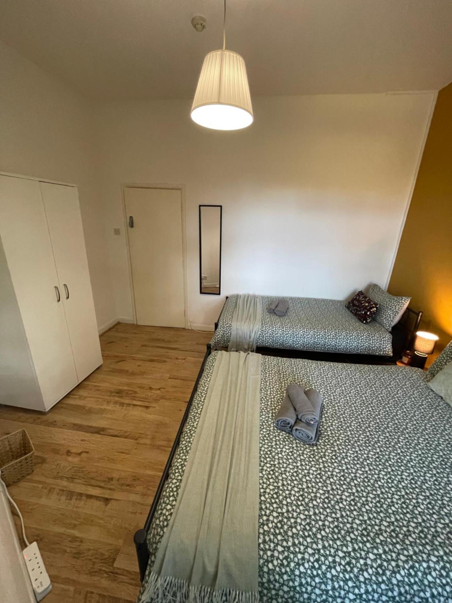 Contemporary Private Rooms Near Central 런던 외부 사진