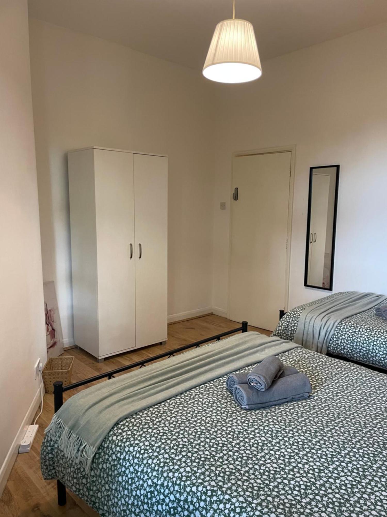 Contemporary Private Rooms Near Central 런던 외부 사진