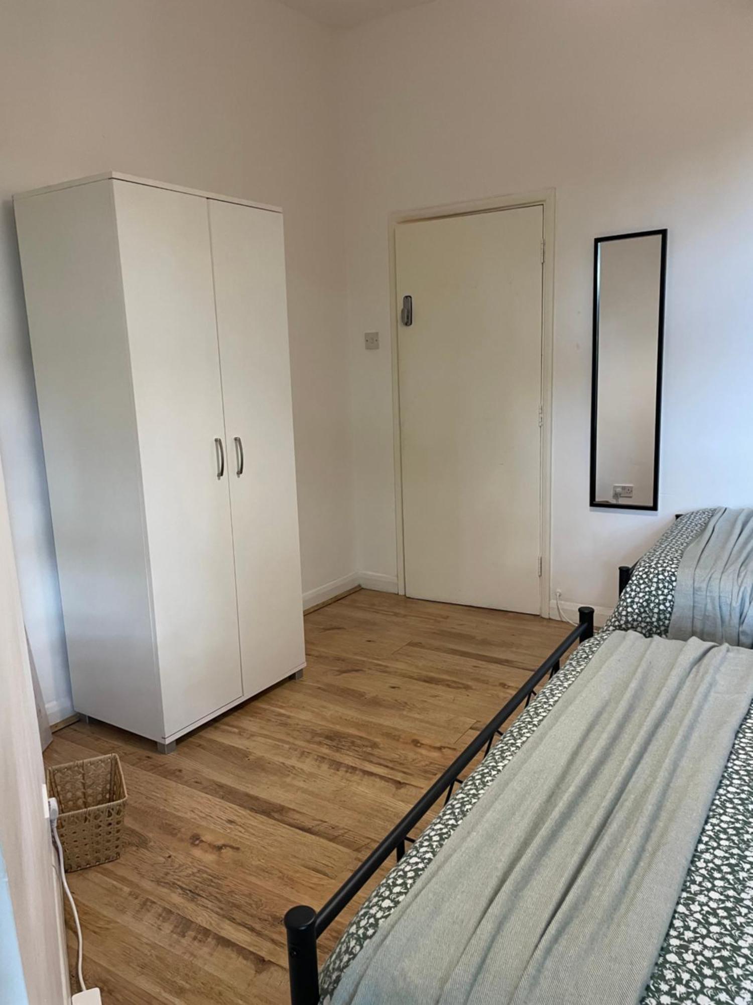 Contemporary Private Rooms Near Central 런던 외부 사진