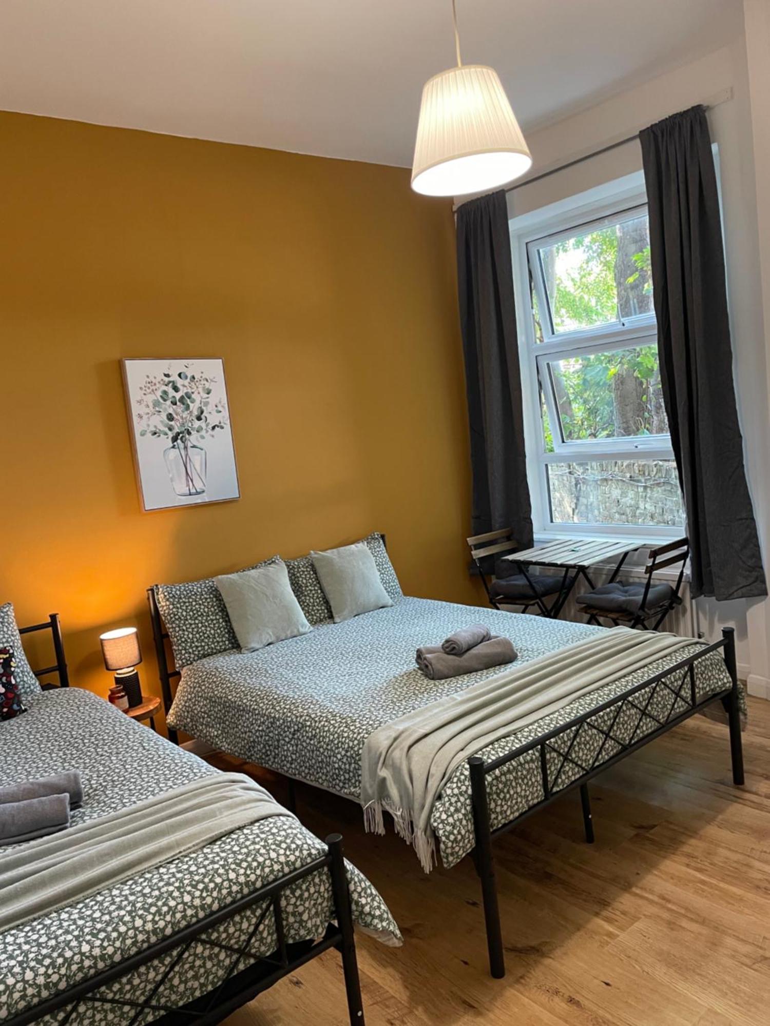 Contemporary Private Rooms Near Central 런던 외부 사진