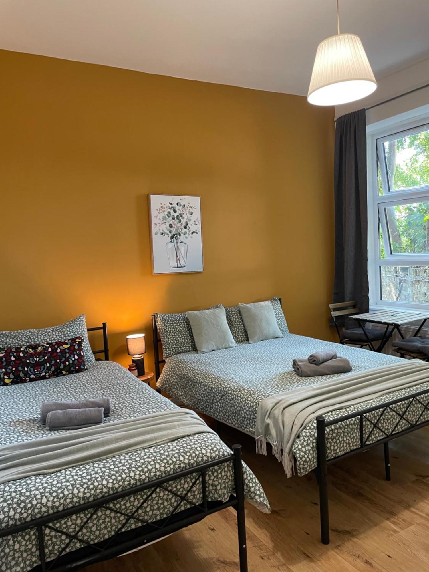Contemporary Private Rooms Near Central 런던 외부 사진